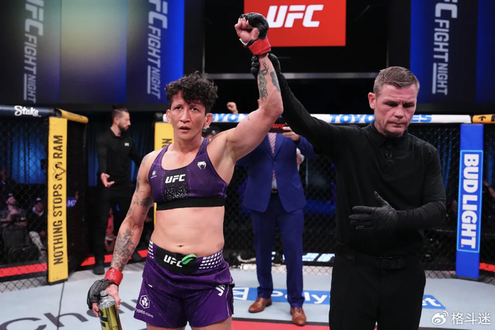 贝博体育-张伟丽无法夺回金腰带？听听杨迪罗巴怎么说！|邓恩|蝇量级|UFC|塔巴莎·里奇|MMA_新浪体育_新浪新闻