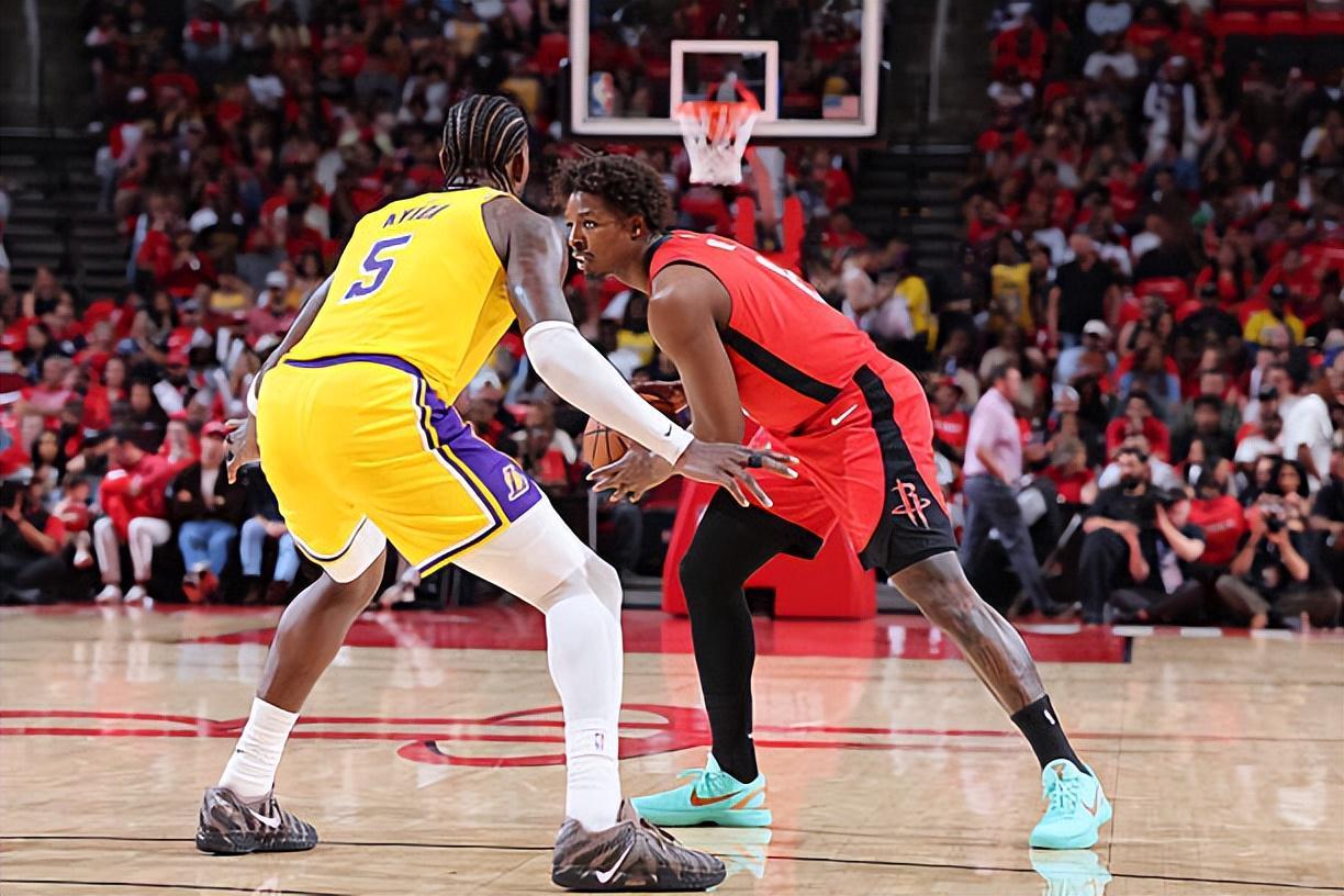 BB体育-给湖人送分？火箭为什么要让状态不佳的替补锋线在关键时刻出场？