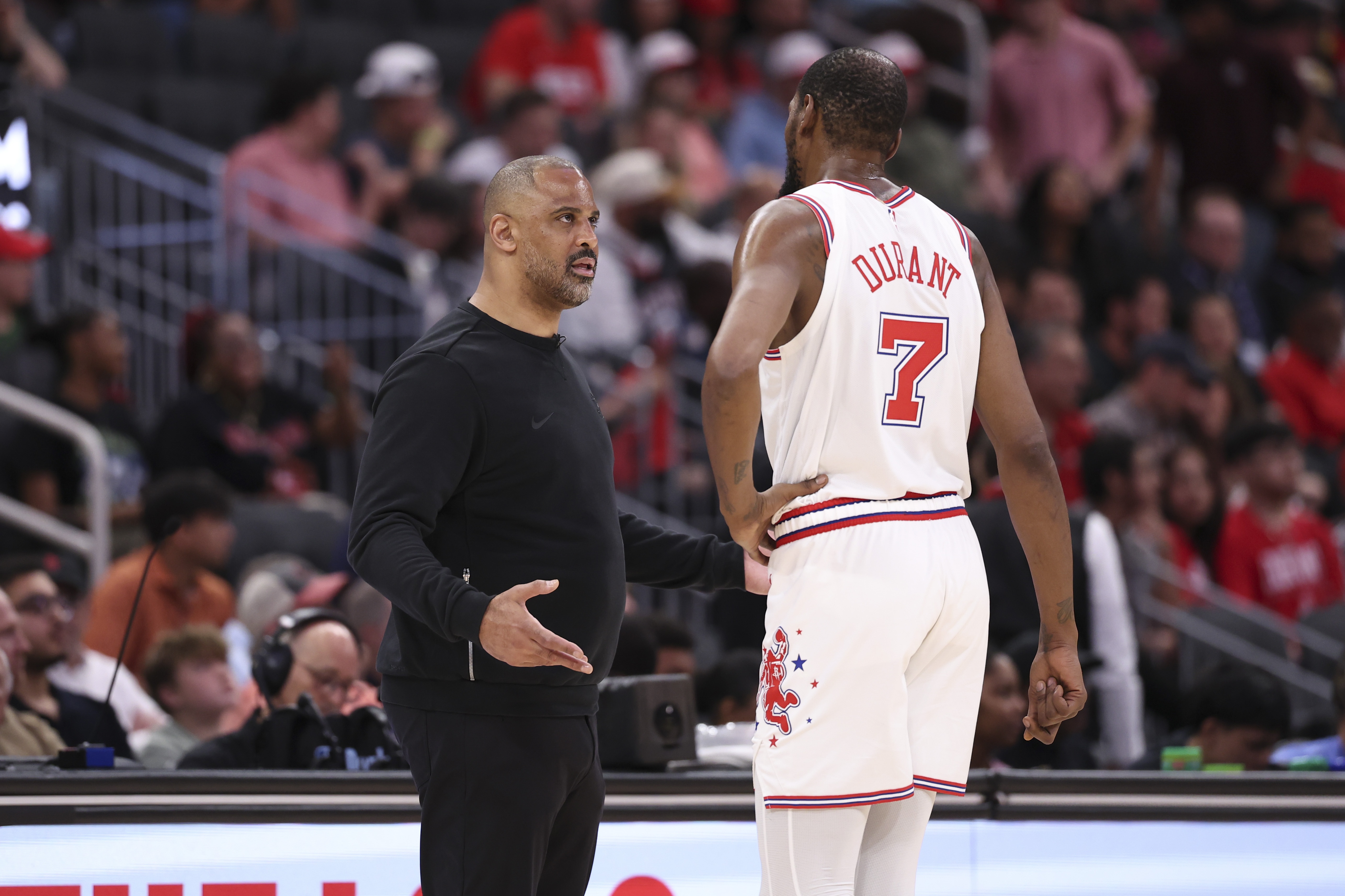 BB体育-主持人：从没见过像乌度卡风评下滑这么快的教练 KD真是教练杀手