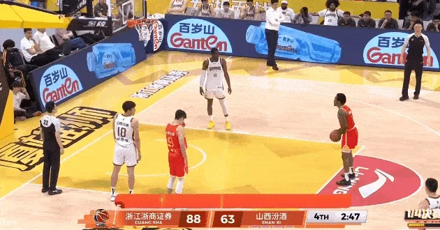 BB体育-布朗砍下32分全场高喊MVP，广厦领先25分换上赵岩昊、苏若禹